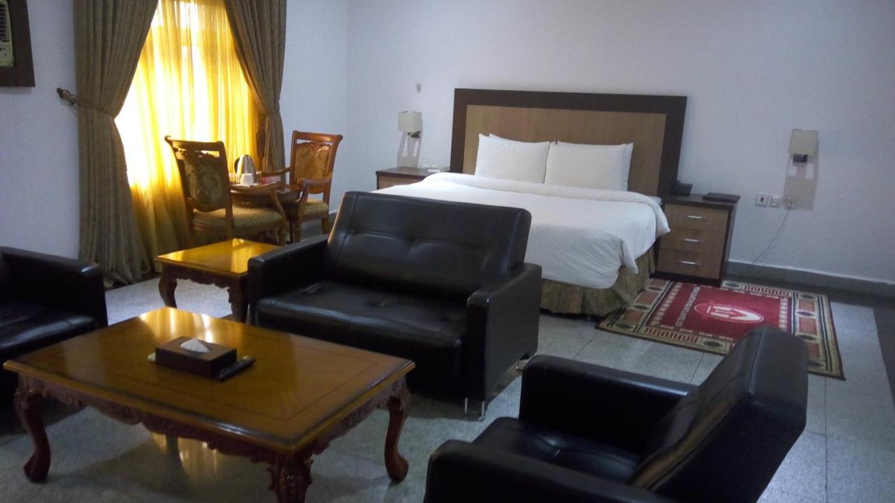 Immaculate Royal Int'L Hotel Owerri Exterior photo