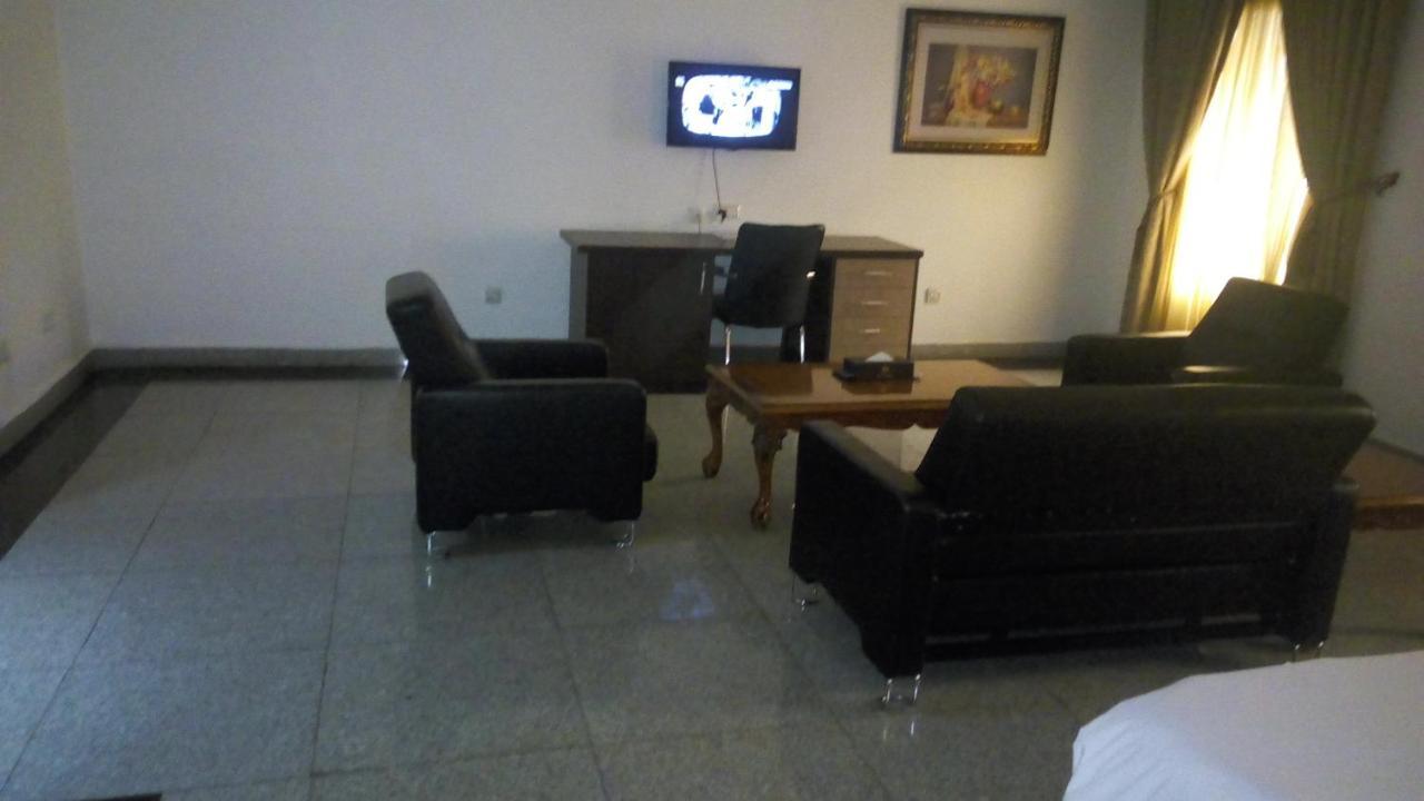 Immaculate Royal Int'L Hotel Owerri Exterior photo