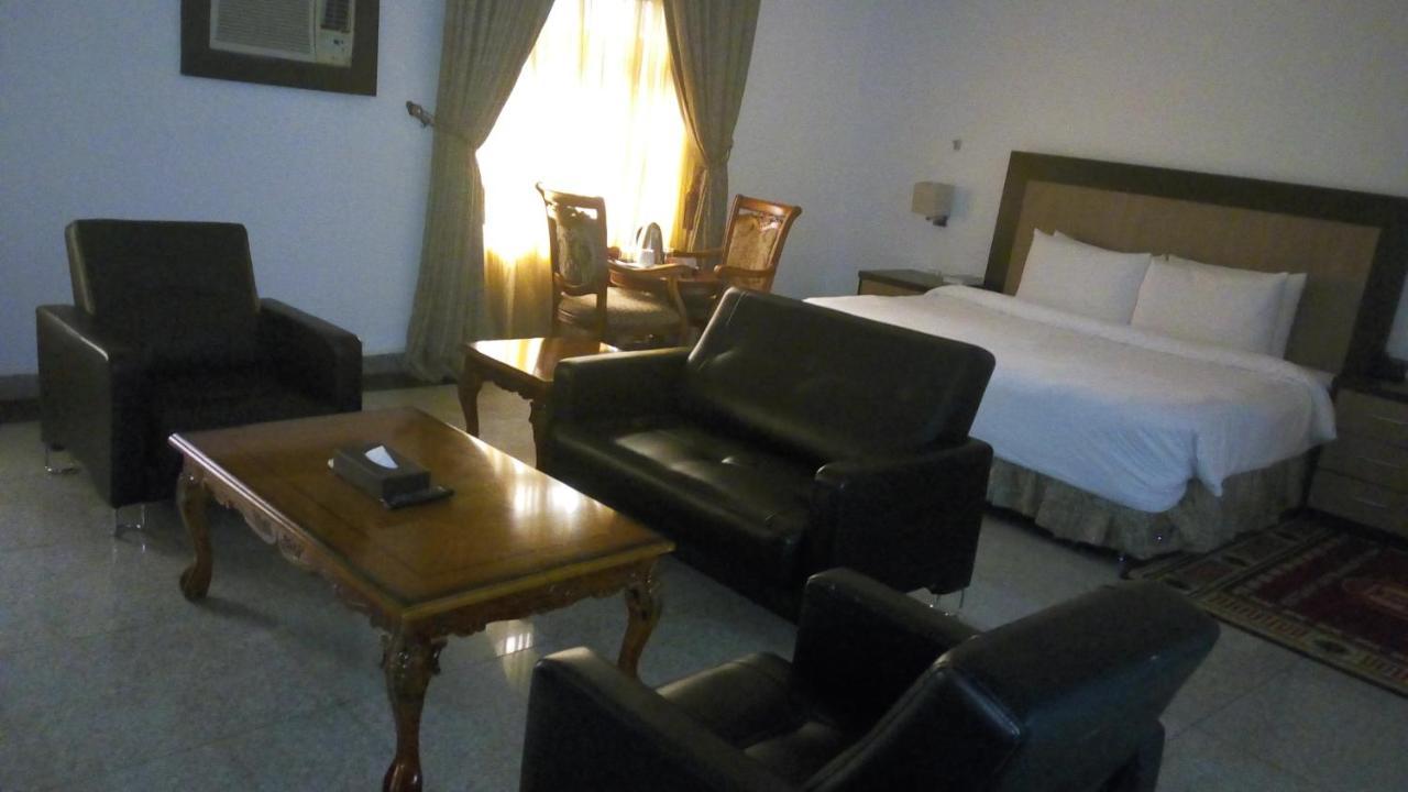 Immaculate Royal Int'L Hotel Owerri Exterior photo