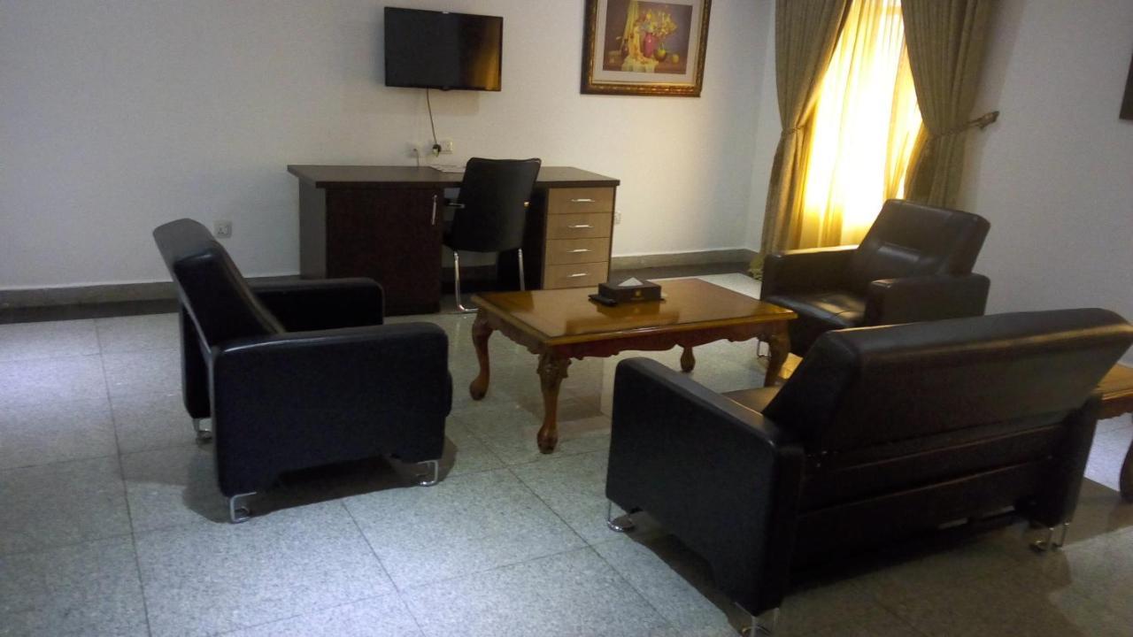 Immaculate Royal Int'L Hotel Owerri Exterior photo