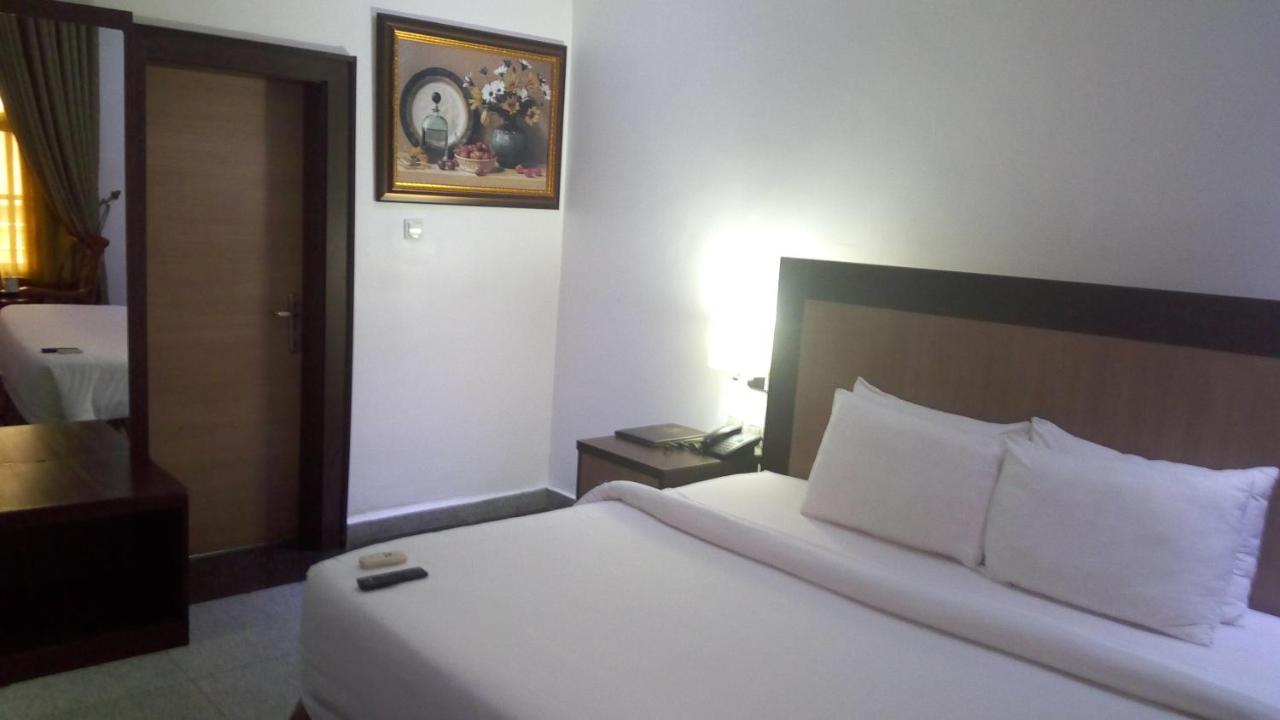 Immaculate Royal Int'L Hotel Owerri Exterior photo